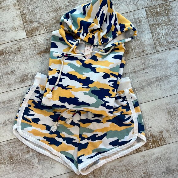 Comfortable Secret Treasures Hoodie & Shorts - Picture 11 of 13